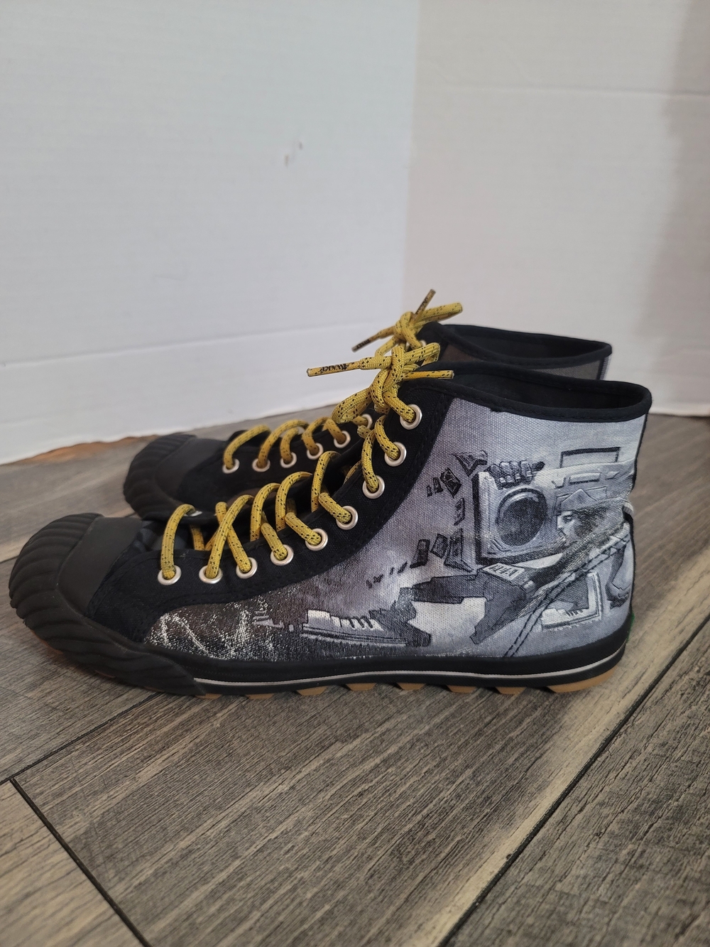 P.F. Flyers Limited Edition BOOMBOX Hip Hop Sneakers Artwork Justin Bua Men 9.5